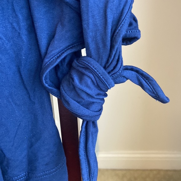 Chaps Navy cold shoulder top. 2X - Picture 5 of 8